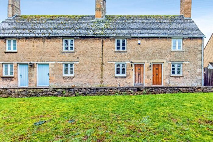 2 Bedroom Cottage For Sale In Old North Road, Wansford, Peterborough, PE8
