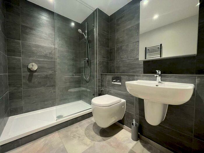 2 Bedroom Apartment To Rent In Embankment West, New Kings Head Yard, Salford, M3