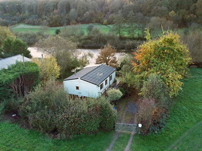 2 Bedroom Chalet For Sale In Northwood Lane, Bewdley, DY12
