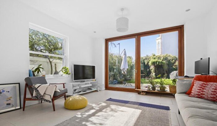 2 Bedroom Property To Rent In Oakfield Road, London, N4