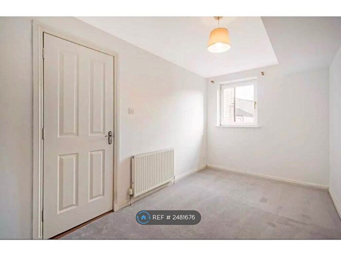 2 Bedroom Flat To Rent In Crawford Lane, Glasgow, G11