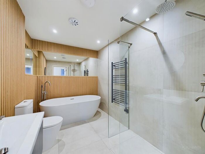 2 Bedroom Flat To Rent In Chapel Lane, High Wycombe, Buckinghamshire, HP12