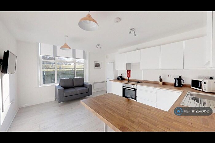 3 Bedroom Flat To Rent In New Road Avenue, Chatham, ME4