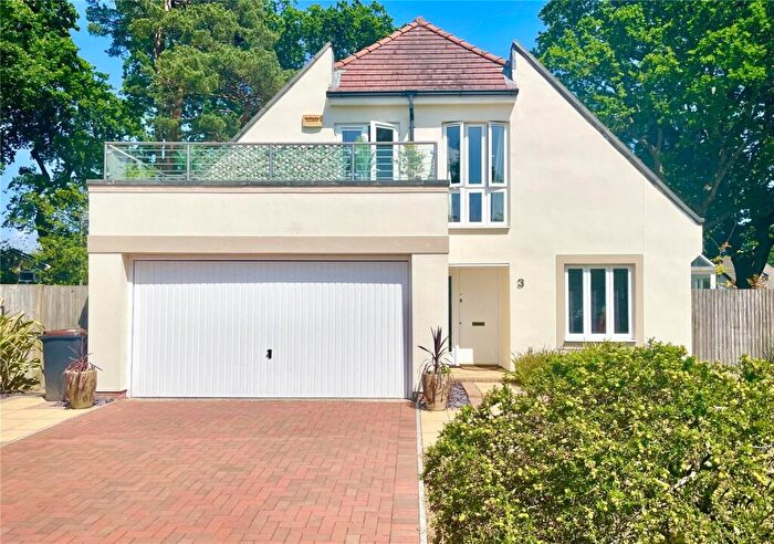 4 Bedroom Detached House For Sale In Driftwood Park, Christchurch, BH23
