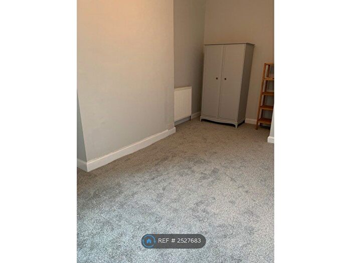 4 Bedroom Flat To Rent In Morningside Road, Edinburgh, EH10
