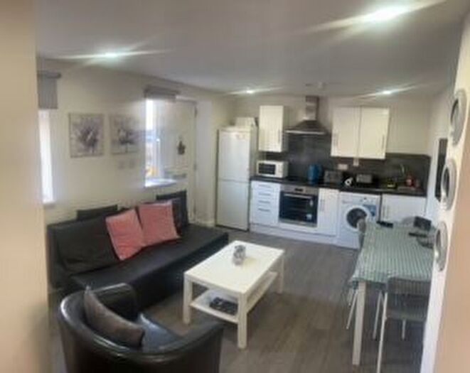 2 Bedroom Flat To Rent In North Road, Cardiff, CF14