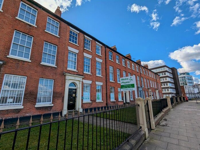 2 Bedroom Flat To Rent In Crescent, Salford, M5