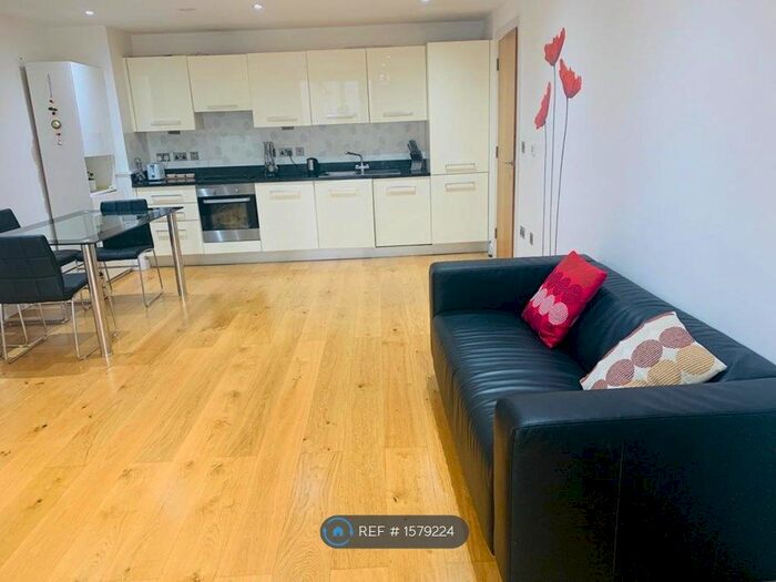 2 Bedroom Flat To Rent In Railway Terrace, Slough, SL2