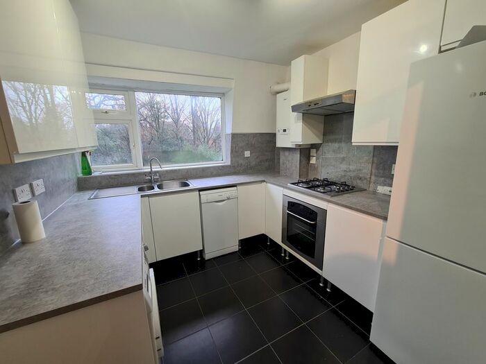 2 Bedroom Flat To Rent In Southend Road, Beckenham, BR3