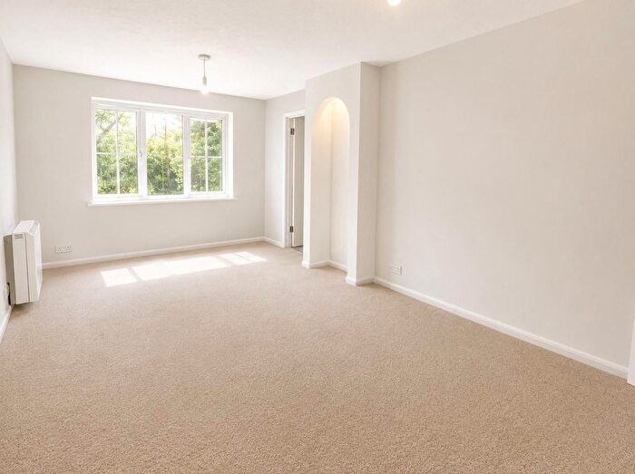 2 Bedroom Flat To Rent In Pavilion Way, Edgware, HA8