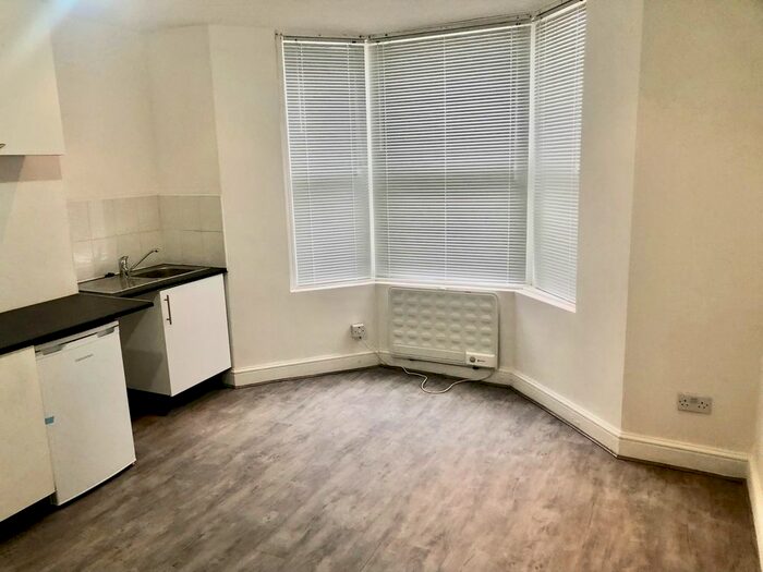 2 Bedroom Flat To Rent In Kilburn Park Road, Queens Park, NW5