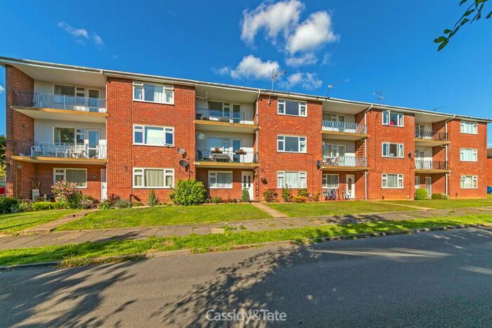 2 Bedroom Flat To Rent In Rowan Close, St. Albans, AL4