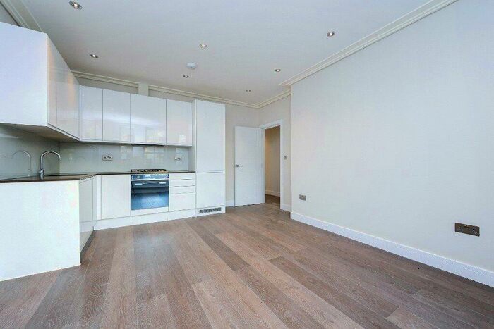 3 Bedroom Apartment To Rent In Holloway Road, Holloway, London, N7