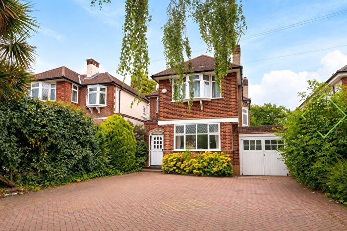 3 Bedroom Detached House To Rent In Greenway, Whetstone, N20