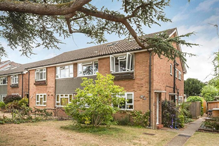 3 Bedroom Flat For Sale In Stanley Road, East Sheen, SW14