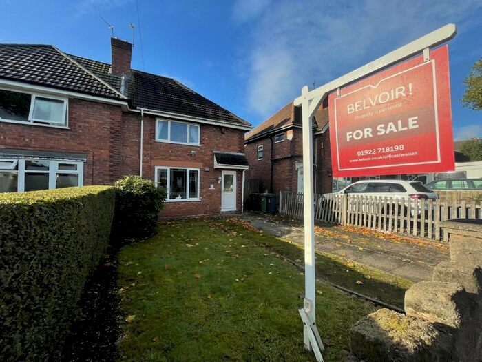 Houses for sale & to rent in WS3 1JN, Well Lane, Blakenall Walsall