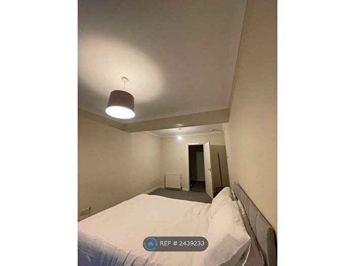 4 Bedroom Flat To Rent In Southpark Avenue, Glasgow, G12