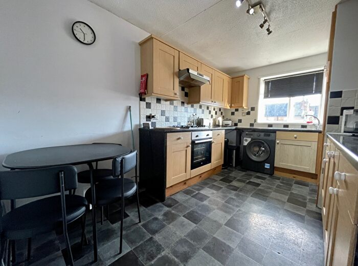 2 Bedroom Terraced House To Rent In Student Flat // Bed // Aug, LN5