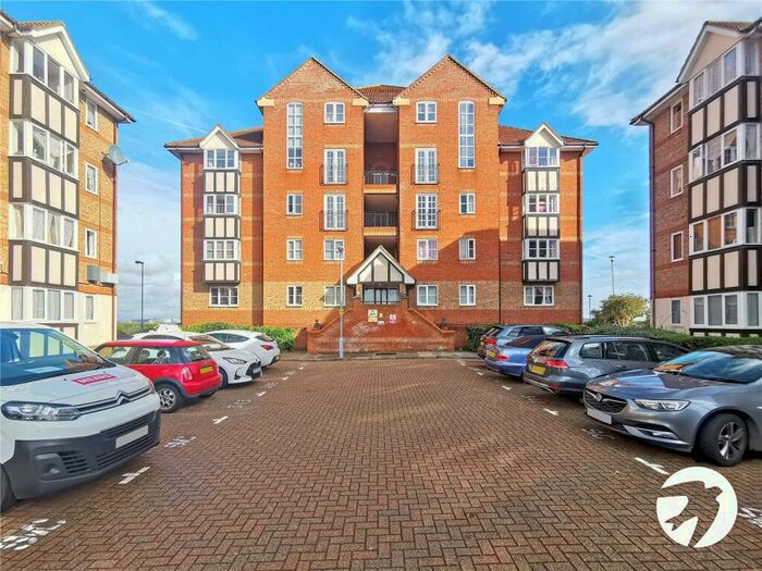 2 Bedroom Flat To Rent In Chandlers Drive, Erith, Kent, DA8