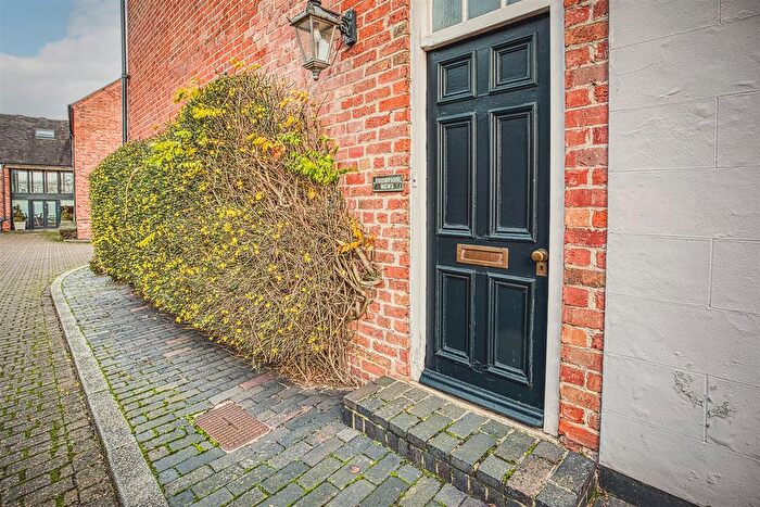 2 Bedroom Property To Rent In Horninglow Street, Burton, DE14