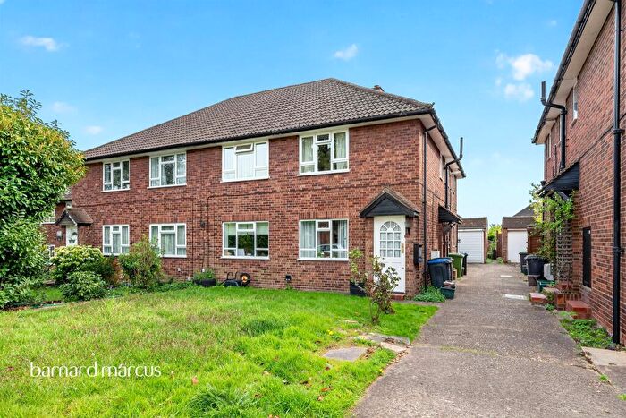 2 Bedroom Maisonette For Sale In Shrewsbury Close, Surbiton, KT6