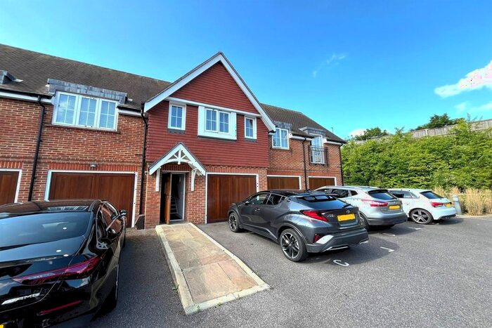 2 Bedroom Flat To Rent In Arundale Walk, Highwood, Horsham, West Sussex, RH12