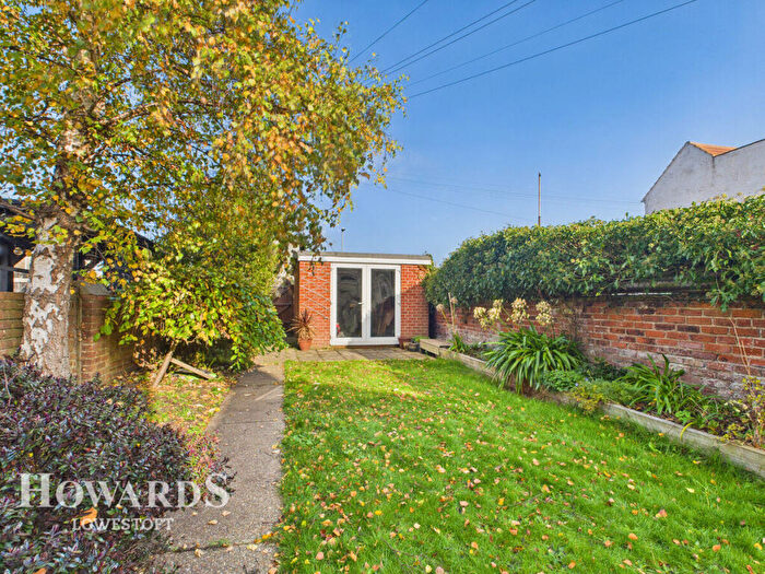 3 Bedroom Terraced House For Sale In Denmark Road, Lowestoft, NR32