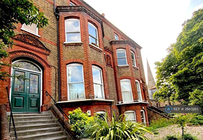 2 Bedroom Flat To Rent In Dulwich Road, London, SE24