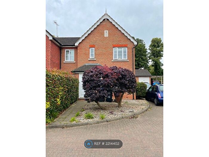 3 Bedroom Semi-Detached House To Rent In Oaklands Wood, Hatfield, AL10