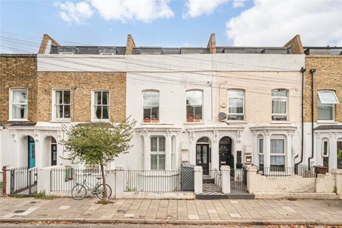1 Bedroom Terraced House For Sale In Clifden Road, London, E5