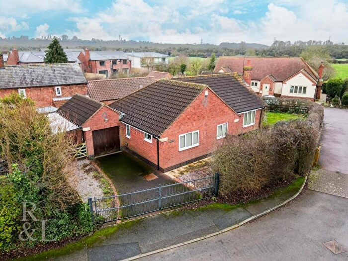 3 Bedroom Bungalow For Sale In Saddlers Yard, Plumtree, NG12