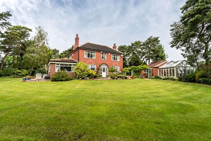 4 Bedroom Detached House For Sale In St. Johns Road, Laughton, Sheffield, S25