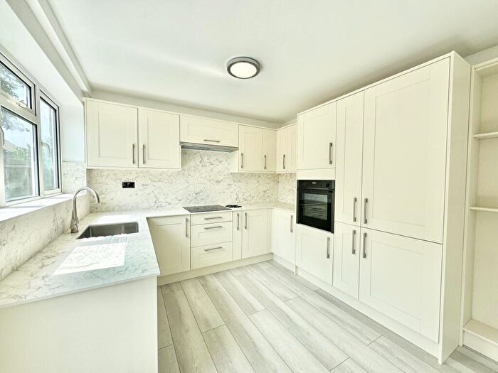 2 Bedroom Maisonette To Rent In Swinburne Avenue, Broadstairs, CT10