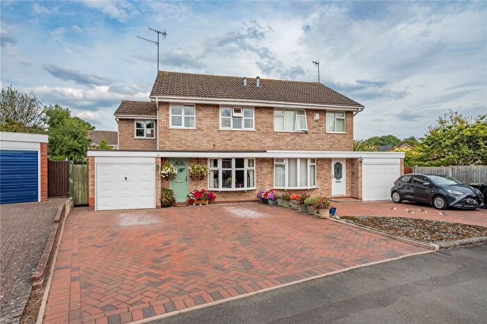 4 Bedroom Semi Detached House For Sale In Kendal Close, Bromsgrove, Worcestershire, B60
