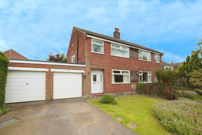 3 Bedroom Semi-Detached House For Sale In Greenside Drive, Lostock Green, Northwich, CW9