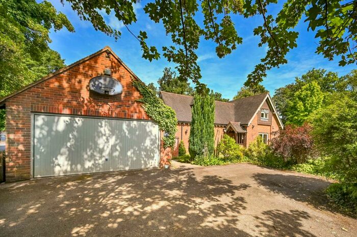 5 Bedroom Detached House For Sale In Henley Road, Maidenhead, SL6