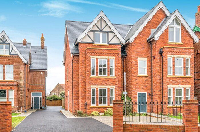 5 Bedroom Semi Detached House For Sale In Crescent Road, Gosport, Hampshire, PO12