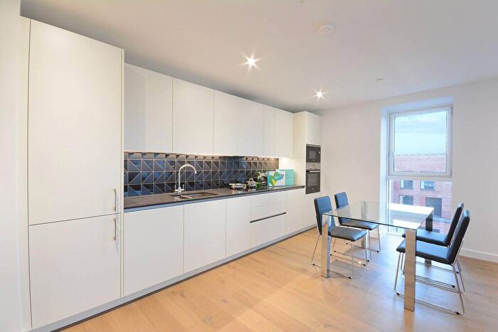 2 Bedroom Flat To Rent In Deacon Street, Elephant And Castle, SE17
