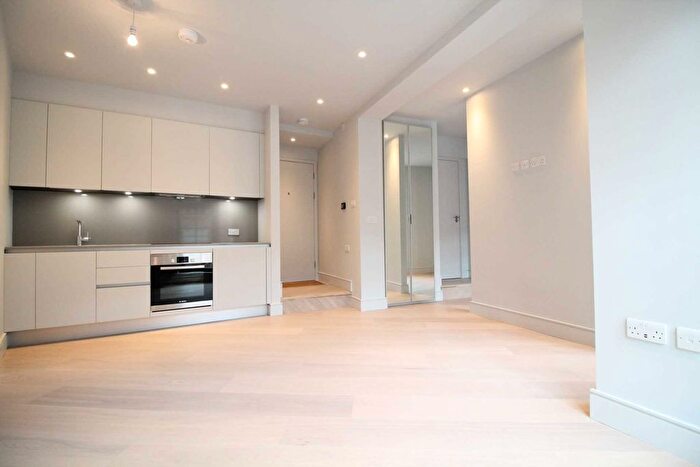 Studio To Rent In Market Place, Brentford, TW8