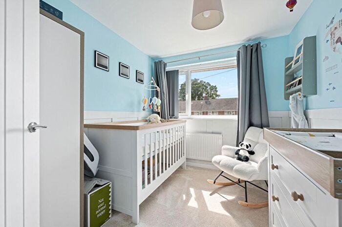 3 Bedroom Terraced House For Sale In Fairview Drive, Broadstone, BH18 - Photo 9