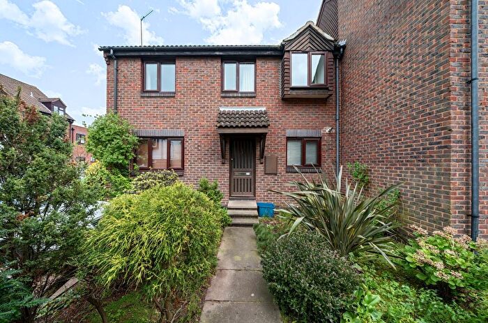 2 Bedroom Property To Rent In Somerford Way, Canada Water, SE16