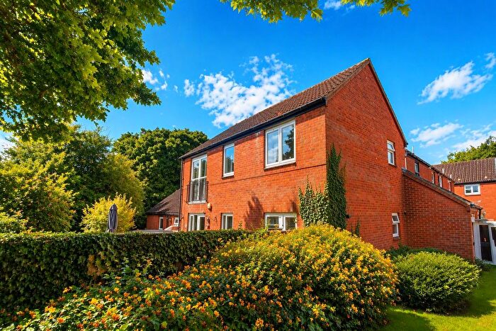 2 Bedroom Flat For Sale In Yarlington Close, Norton Fitzwarren, Taunton, TA2