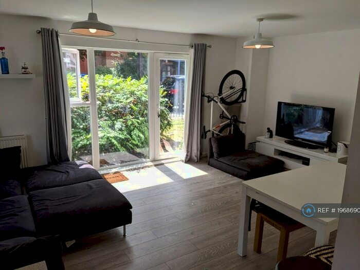 2 Bedroom Flat To Rent In Calypso Crescent, London, SE15