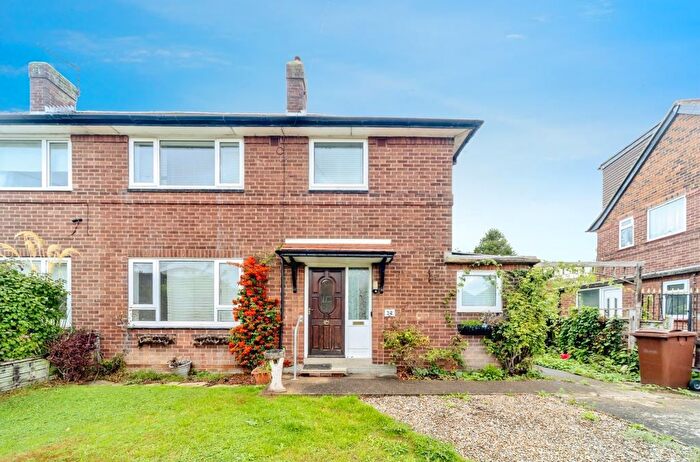 3 Bedroom Property To Rent In Stonegate Close, Leeds, LS17