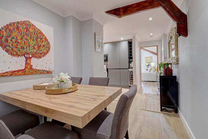 2 Bedroom Apartment For Sale In Wycombe Road, Prestwood, Great Missenden, HP16