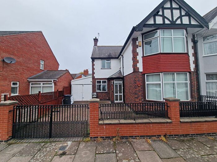 5 Bedroom Semi-Detached House To Rent In Kimberley Road, Leicester, LE2