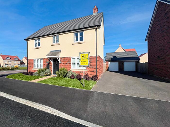 4 Bedroom Detached House For Sale In Drewry Street, Burnham -On-Crouch, CM0