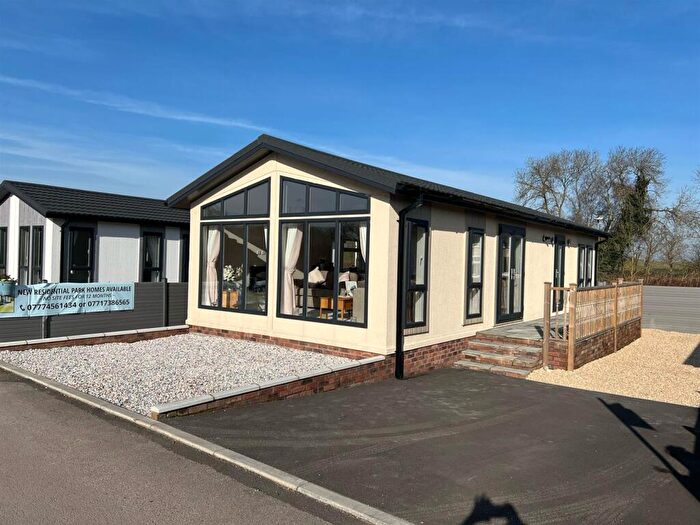 2 Bedroom Park Home For Sale In Sandholme Lane, Leven, Beverley, HU17