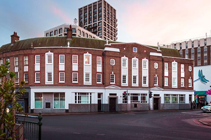 3 Bedroom Flat To Rent In Preston Circus, Brighton, BN1