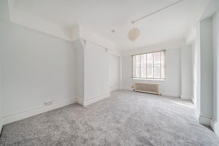 3 Bedroom Flat To Rent In Wellesley Road, London, W4